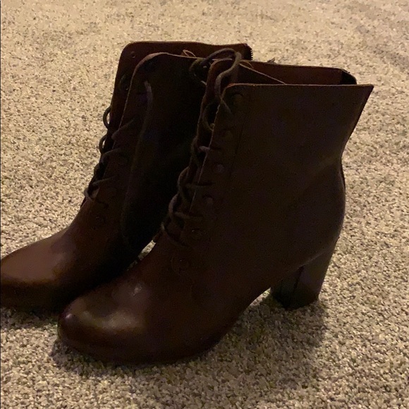 Shoe - Picture 2 of 3